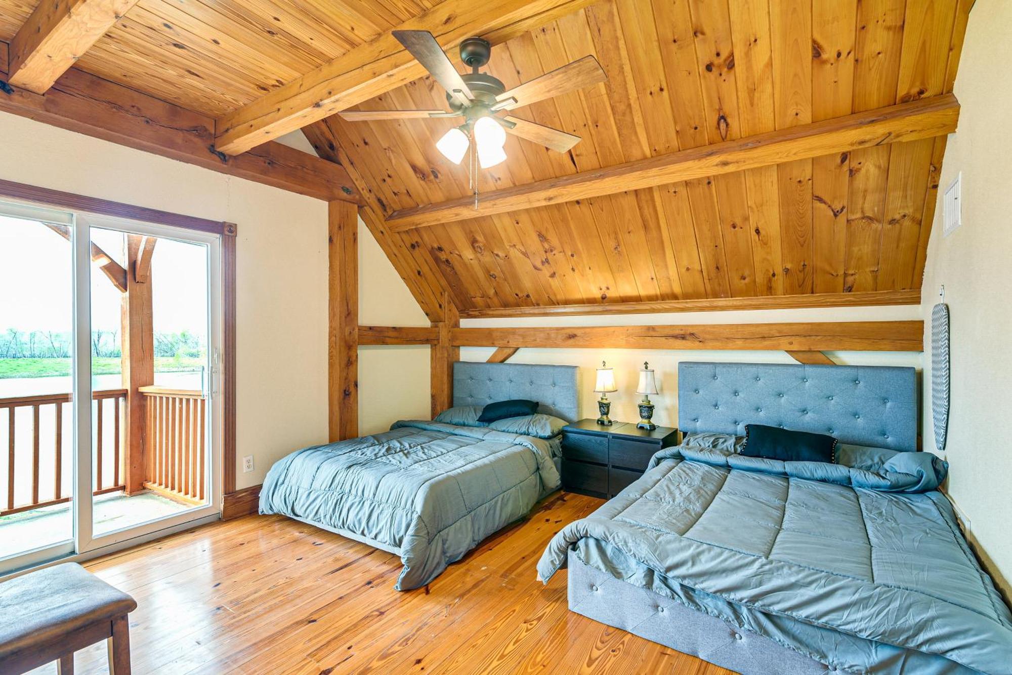 Unique Lakefront Home In Angleton On 32-Acre Lot! Exteriér fotografie